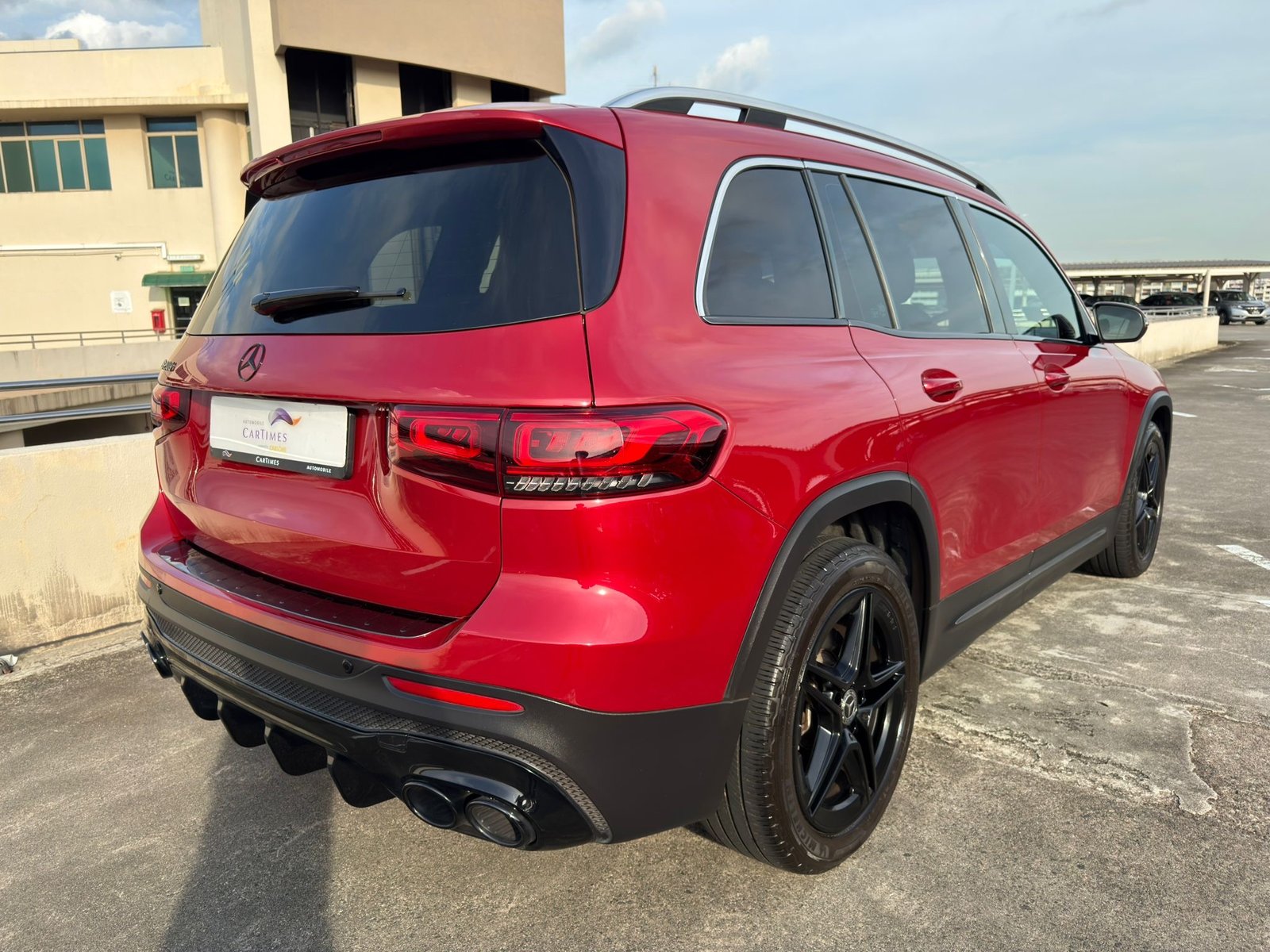 Mercedes-Benz GLB200 AMG Line photo 2